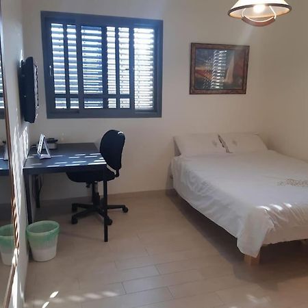 Adorable 3 Bedroom Brenner "Hill" Suite Giv'at Brenner Exterior photo