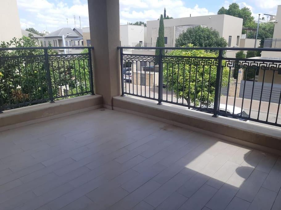 Adorable 3 Bedroom Brenner "Hill" Suite Giv'at Brenner Exterior photo